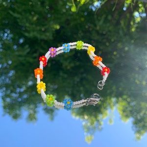 Rainbow daisy bracelet! 🌈